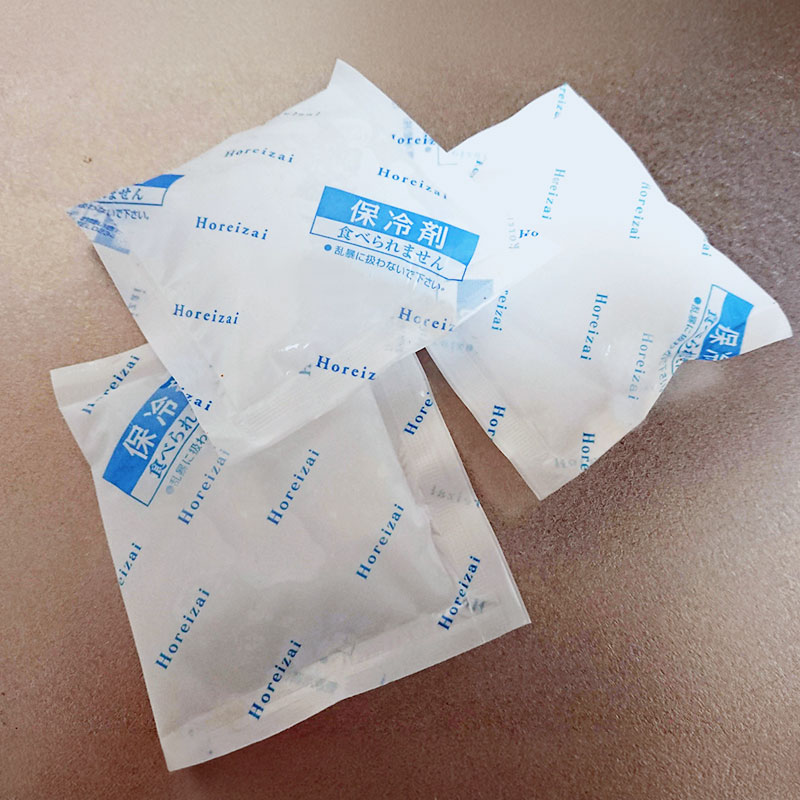 保冷剤またはドライアイス