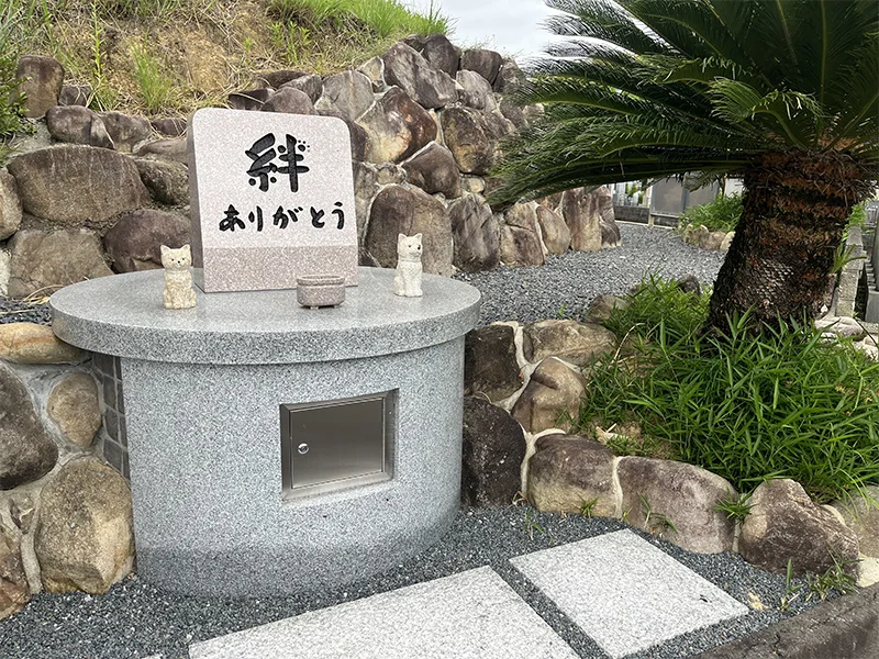 お寺へお骨を運ぶイメージ